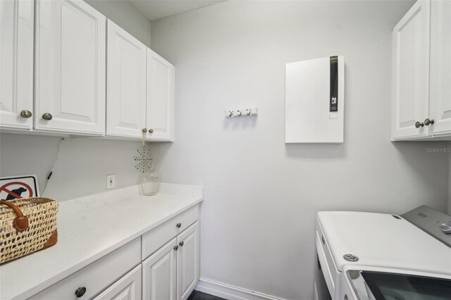 laundry room with cabinets and washer and clothes dryer