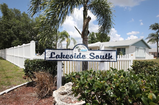 view of community / neighborhood sign