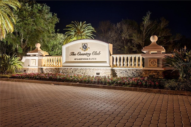 view of community / neighborhood sign