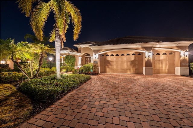 view of front facade featuring a garage