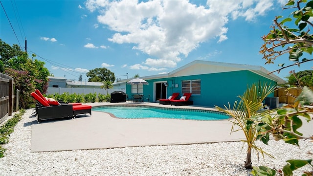 view of swimming pool featuring a patio