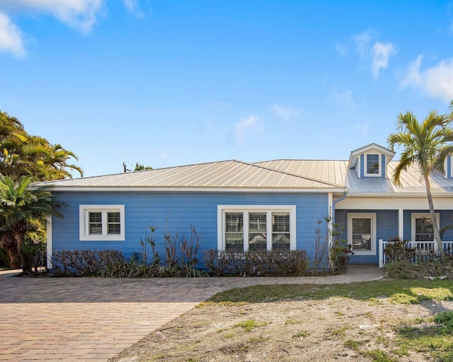 view of front of property with covered porch