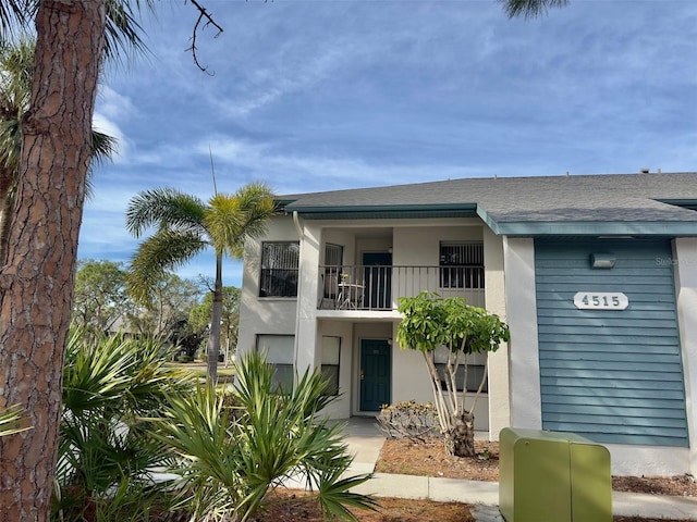 view of front of home featuring a balcony