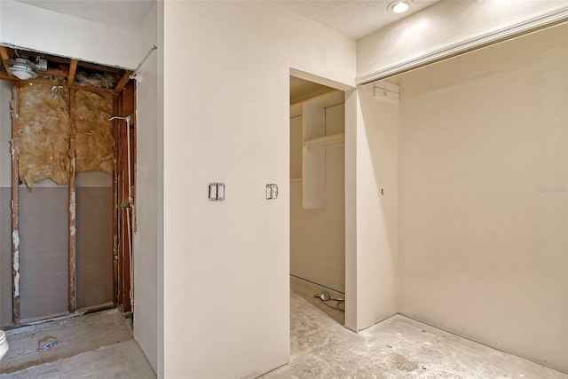 bathroom featuring unfinished concrete floors