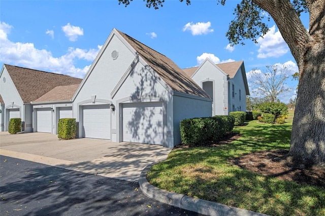 view of front facade featuring a garage and a front yard