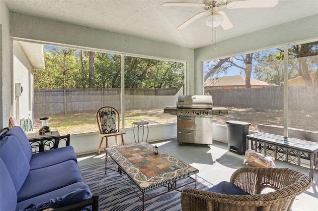 sunroom with ceiling fan