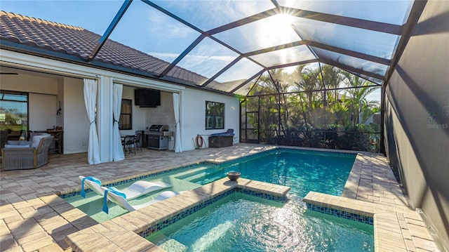 view of swimming pool featuring an in ground hot tub, a grill, a lanai, and a patio