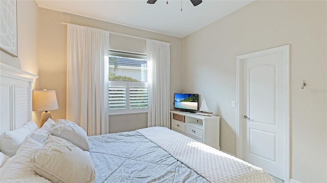 bedroom featuring ceiling fan