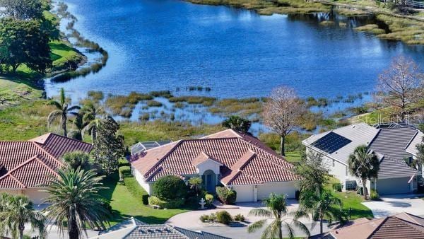 bird's eye view featuring a water view