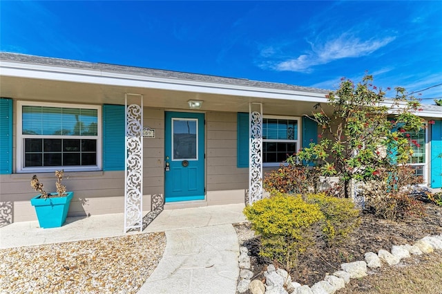 doorway to property with covered porch