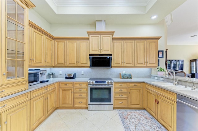 kitchen featuring sink, crown molding, tasteful backsplash, light tile patterned floors, and stainless steel appliances