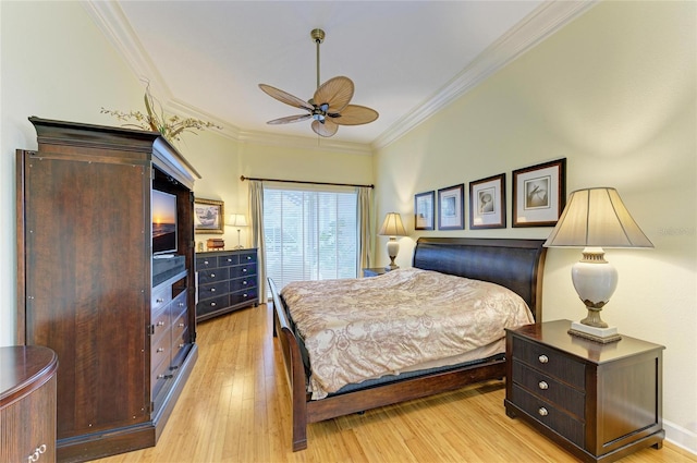 bedroom with ornamental molding, light hardwood / wood-style floors, and ceiling fan