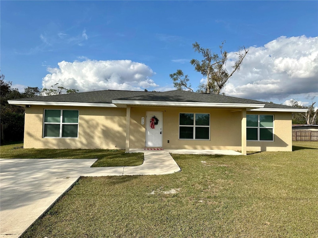 ranch-style house with a front yard