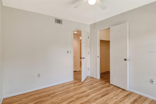 empty room with light hardwood / wood-style flooring and ceiling fan