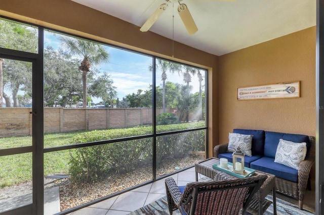 sunroom with ceiling fan