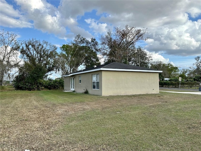 view of side of property featuring a yard