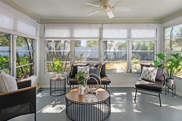 sunroom with ceiling fan