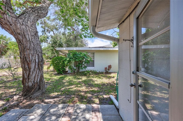 2321 Terry Ln, Sarasota, FL 34231 - view of yard