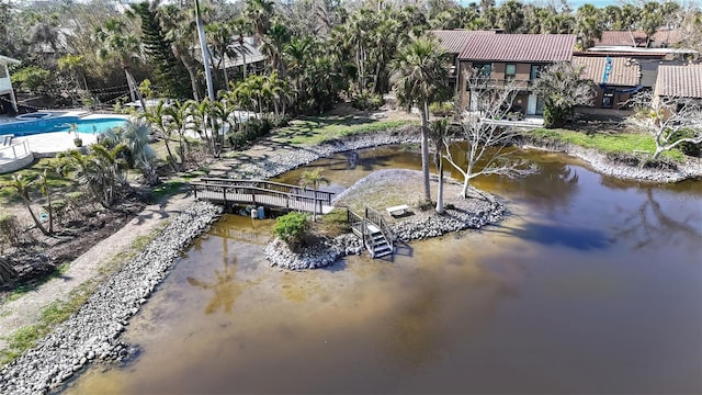 bird's eye view with a water view