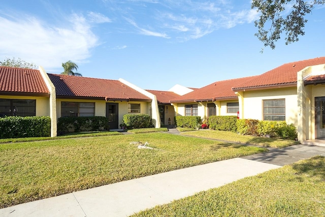 view of front of house with a front lawn