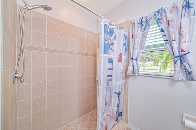 bathroom featuring a shower with shower curtain