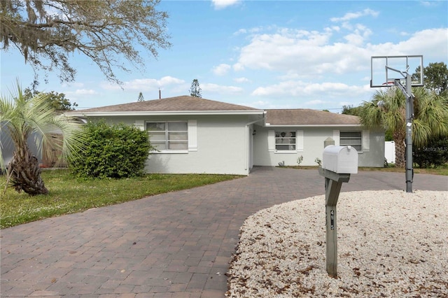 single story home featuring a front yard