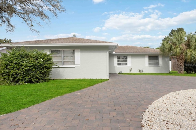 view of front facade with a front yard