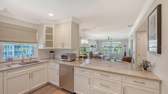 kitchen featuring a sink, a toaster, visible vents, ceiling fan, and crown molding