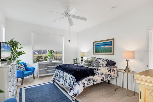 bedroom featuring ceiling fan