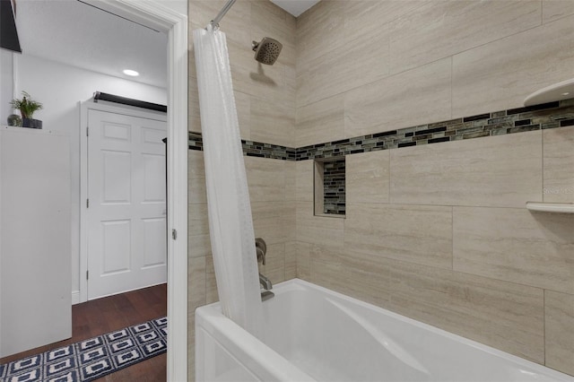 bathroom featuring shower / bath combo