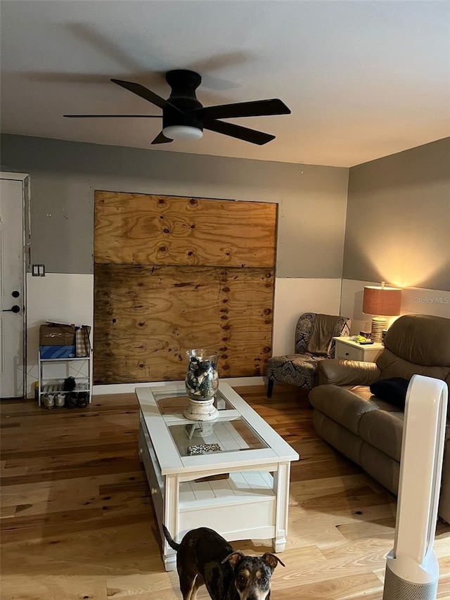 living room featuring hardwood / wood-style floors and ceiling fan