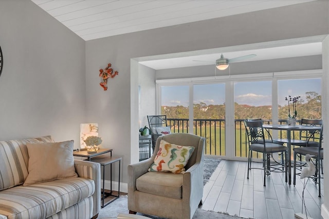 sunroom with ceiling fan