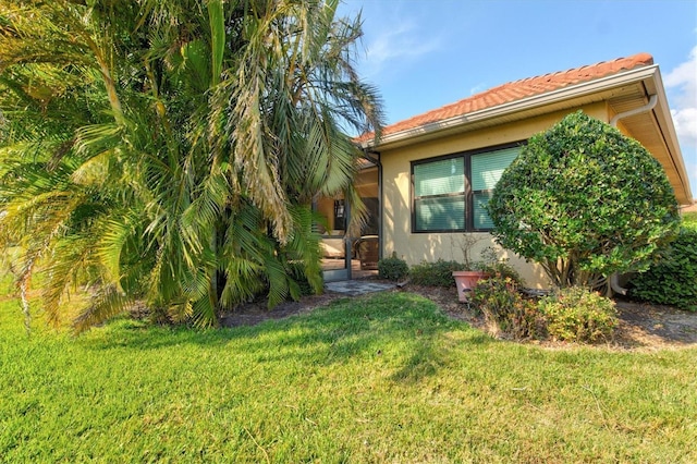 exterior space featuring a front yard