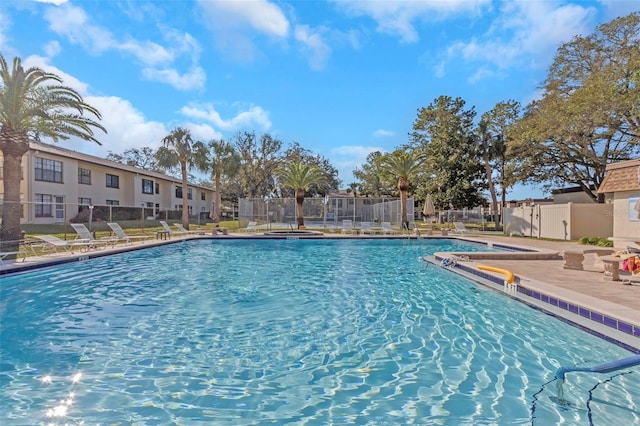 view of swimming pool