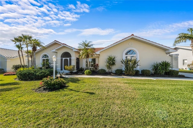 view of front facade with a front yard