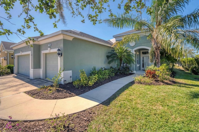 view of front of home featuring a garage and a front yard