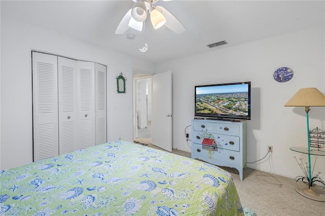 bedroom featuring ceiling fan and a closet