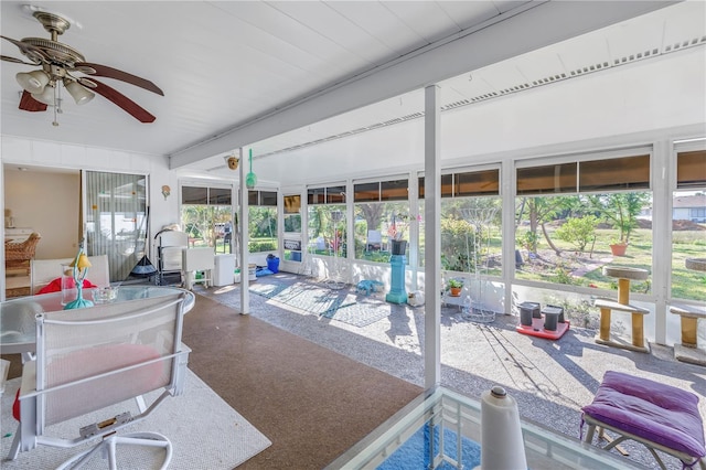 sunroom with ceiling fan