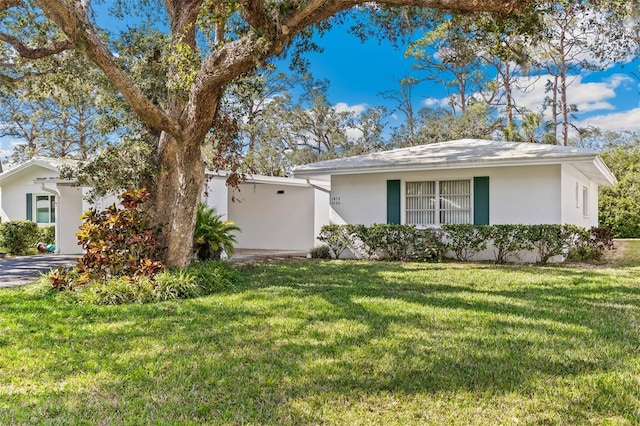 ranch-style home with a front yard