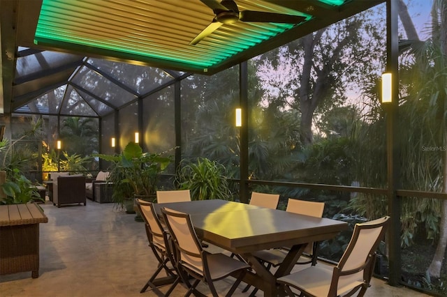 sunroom featuring ceiling fan