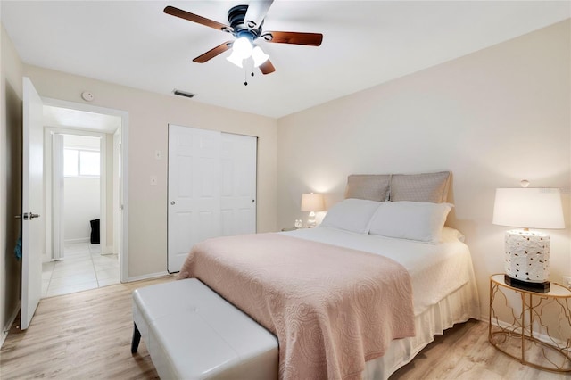 2211 Sunset Dr Unit E3, Bradenton, FL 34207 - bedroom featuring light hardwood / wood-style flooring, a closet, and ceiling fan