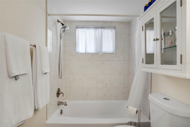 2211 Sunset Dr Unit E3, Bradenton, FL 34207 - bathroom featuring toilet and shower / bath combo