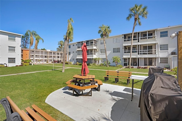 2211 Sunset Dr Unit E3, Bradenton, FL 34207 - view of community featuring a lawn