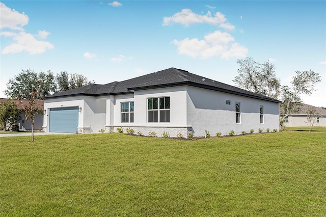 view of front of property featuring a garage and a front yard