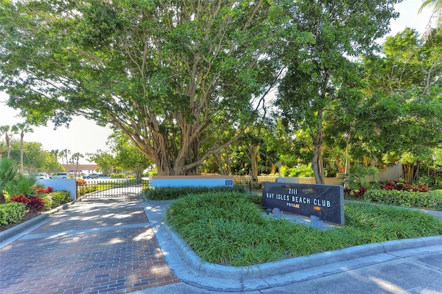 view of community / neighborhood sign