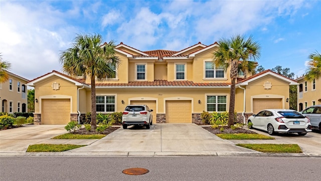 view of front facade featuring a garage