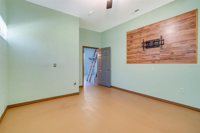 unfurnished room featuring concrete flooring and ceiling fan