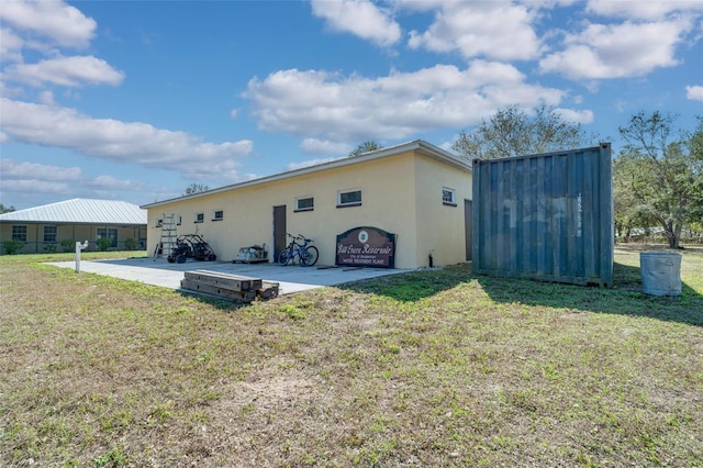 exterior space featuring a yard