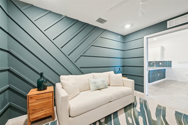 living area featuring ceiling fan