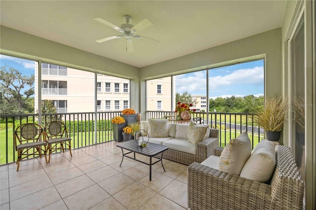 sunroom with ceiling fan